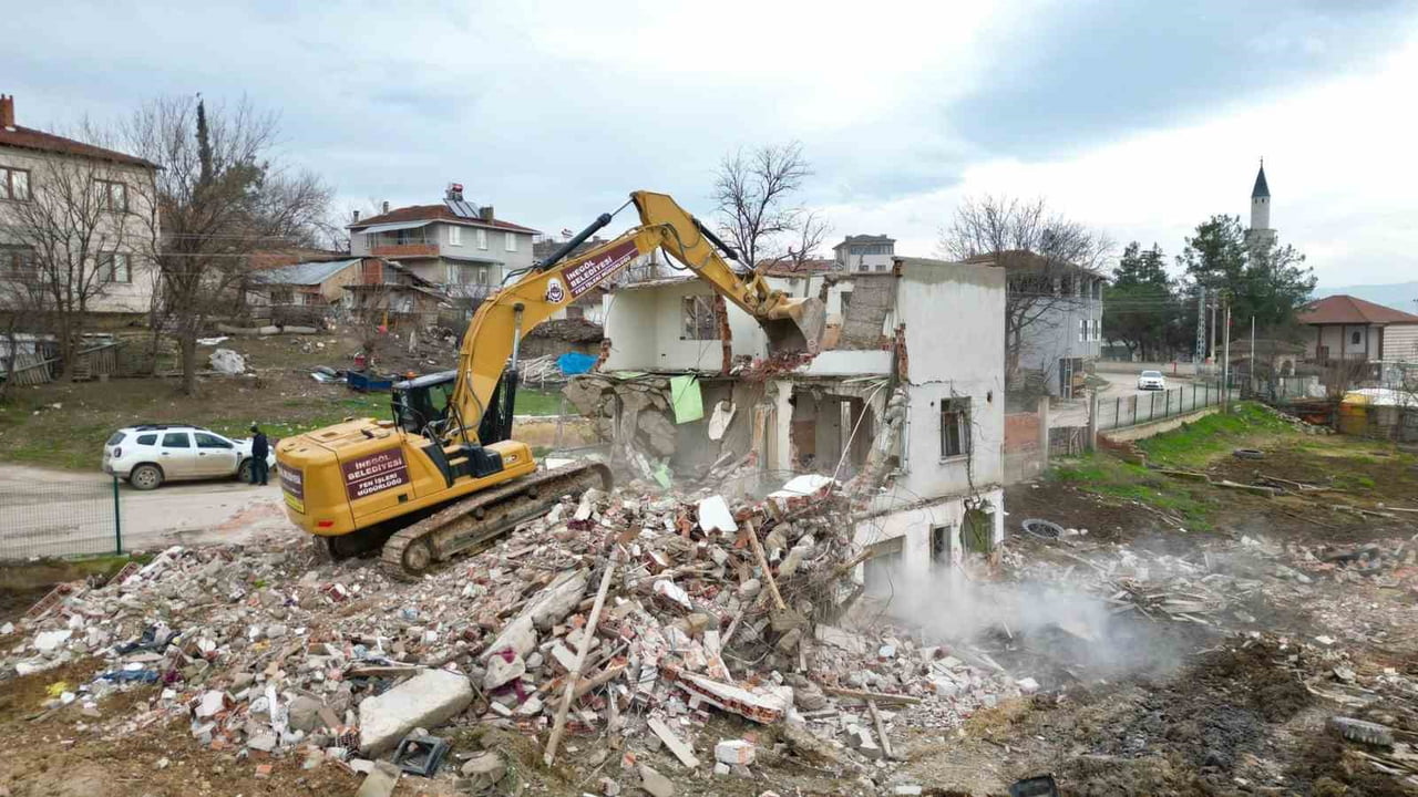 İNEGÖL BELEDİYESİ TARAFINDAN HAMZABEY MAHALLESİ’NDE HAYATA GEÇİRİLEN KIYI REKREASYON PROJESİ...