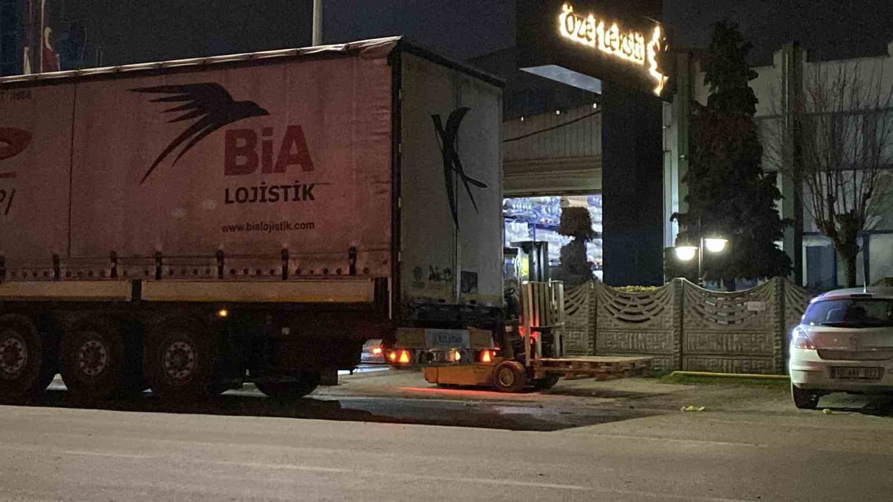 İNEGÖL OSB'DE TIR'IN DORSESİNDEN DÜŞEN İŞÇİ YARALANDI