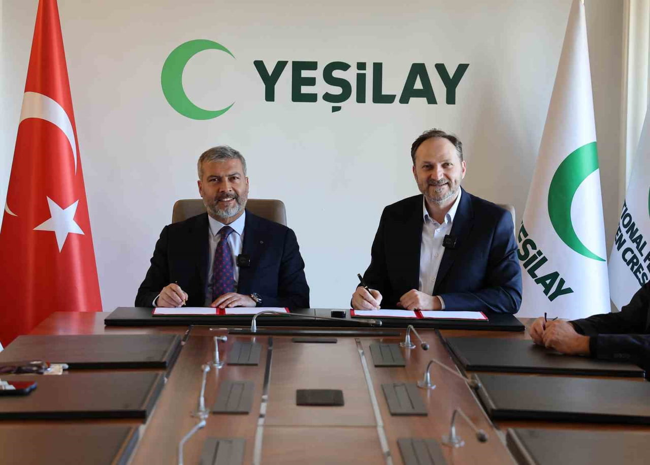 İŞ BİRLİĞİ PROTOKOLÜ, ANADOLU ÜNİVERSİTESİ REKTÖRÜ PROF. DR. YUSUF ADIGÜZEL İLE YEŞİLAY GENEL...