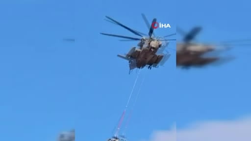 İşgal altındaki Batı Şeria'da İsrail ordusuna ait arızalı bir helikopter, başka bir helikopterle...