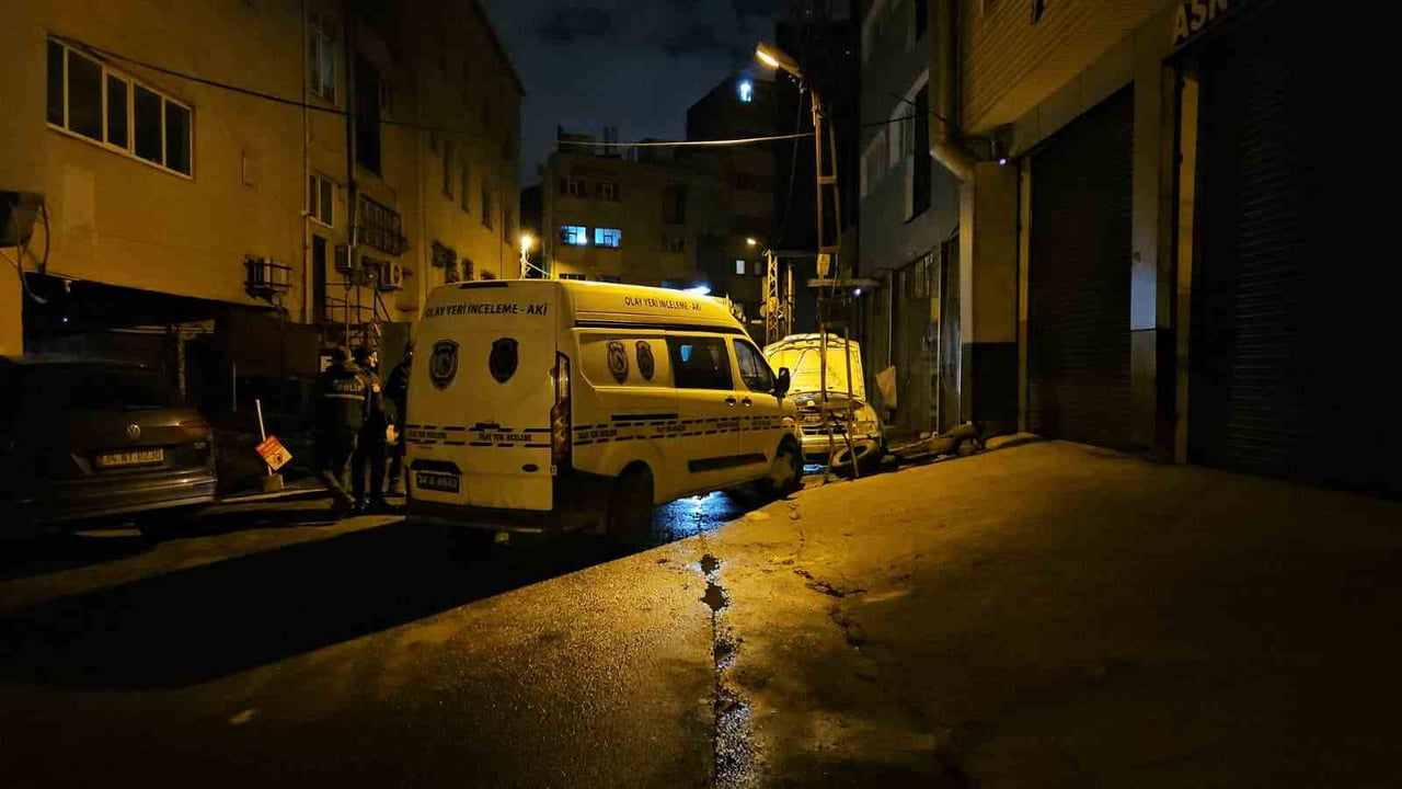 ISINMAK İÇİN ARABAYA GİREN EVSİZ ARAÇ YANINCA FECİ ŞEKİLDE CAN VERDİ