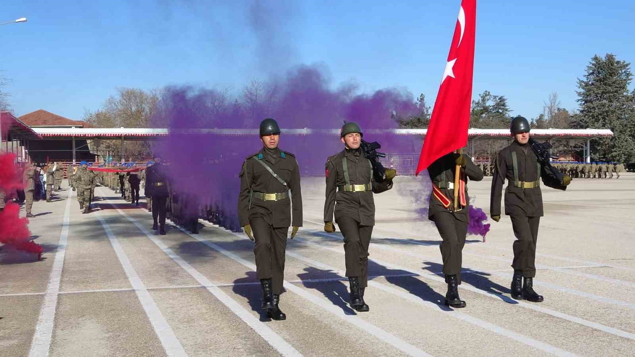 ISPARTA’DA 40’INCI KOMANDO EĞİTİM TUGAY KOMUTANLIĞI’NDA DÜZENLENEN TÖRENDE UZMAN ERBAŞ, SÖZLEŞMELİ...