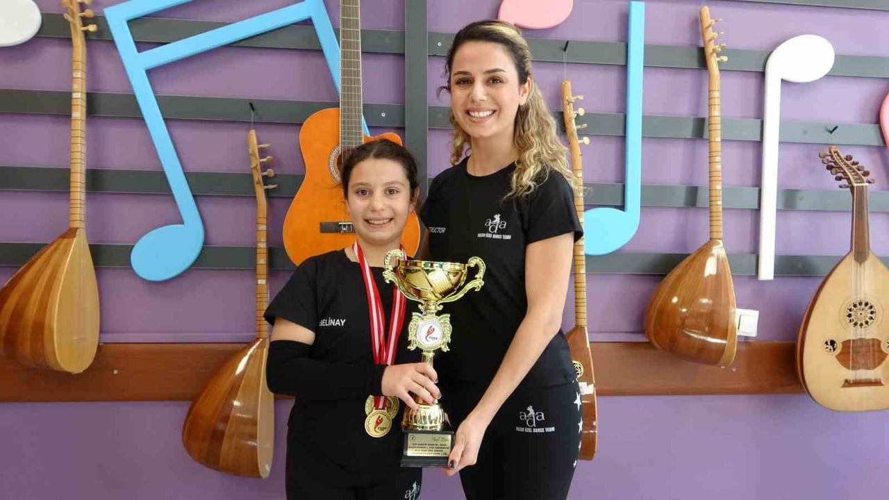 ISPARTA’DA 5 YAŞINDA BAŞLADIĞI SALSA DANSINDA KISA SÜREDE BÜYÜK BAŞARILAR ELDE EDEN 10 YAŞINDAKİ...