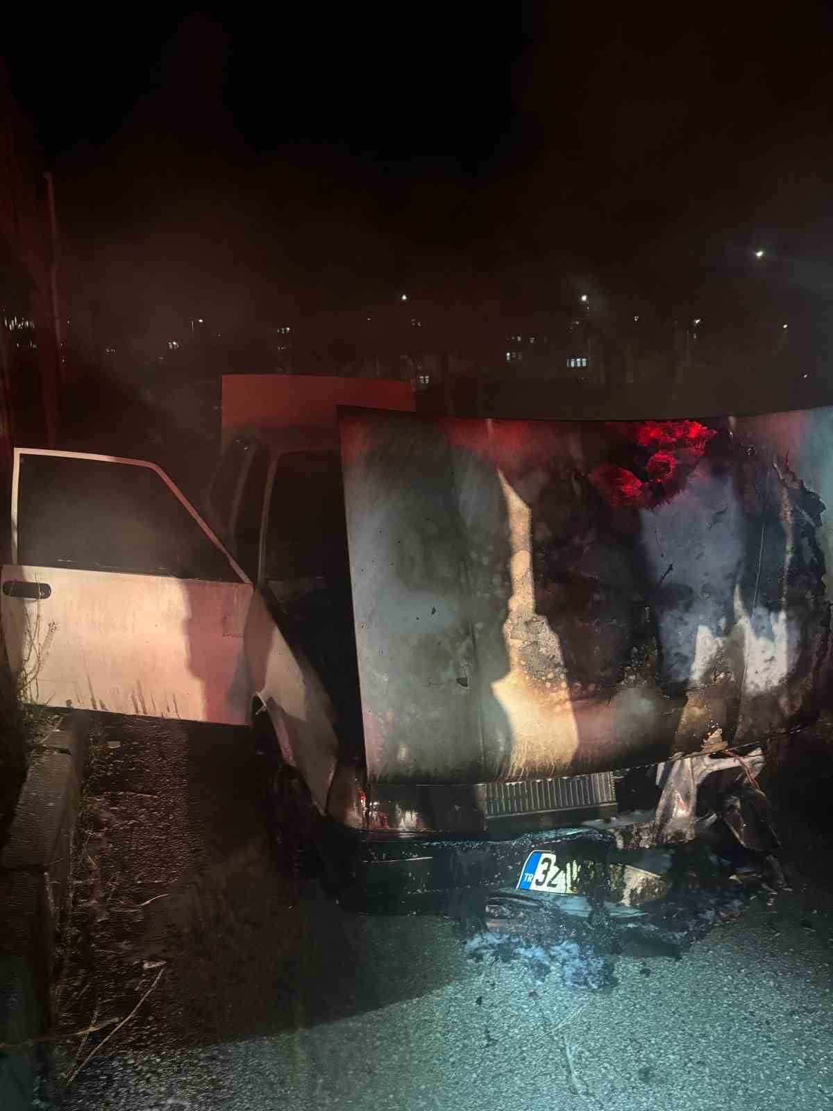 ISPARTA’DA MOTOR KISMINDAN ALEV ALAN TOFAŞ MARKA OTOMOBİL İTFAİYE EKİPLERİ TARAFINDAN SÖNDÜRÜLDÜ....