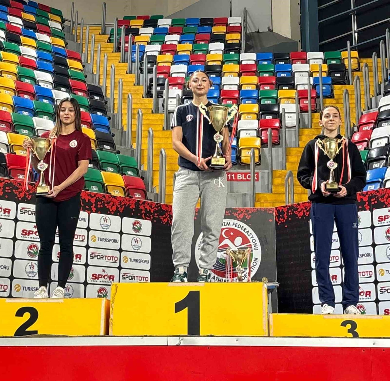 İSTANBUL'DA GERÇEKLEŞTİRİLEN AHMET MELEK KOMPLE ATLET KUPASI'NDA MÜCADELE EDEN AYDINLI TUANA AKGÜN...