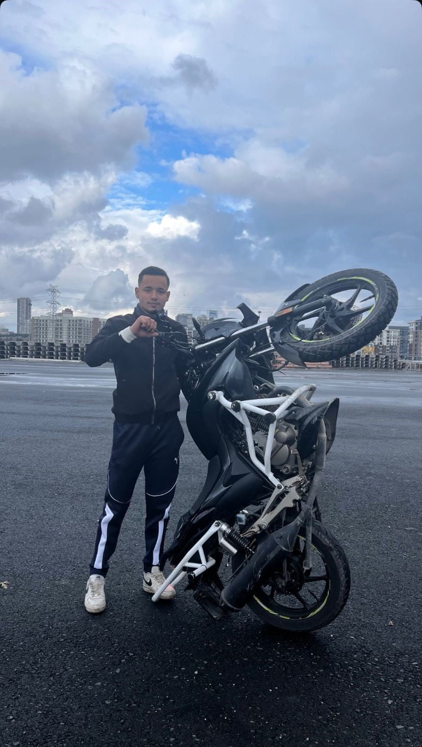 İSTANBUL'UN BAŞAKŞEHİR'DE DÜN AKŞAM SAATLERİNDE MEYDANA GELEN TRAFİK KAZASINDA MOTOSİKLET SÜRÜCÜSÜ...