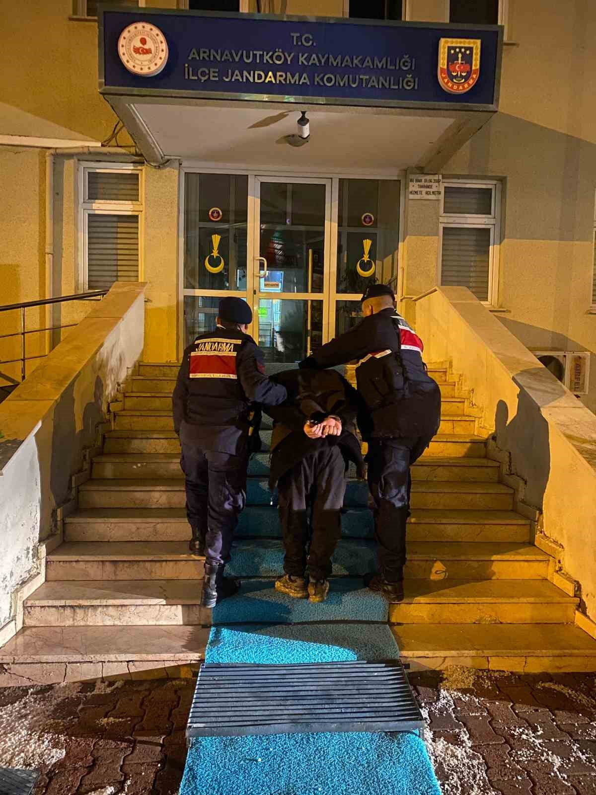 İSTANBUL ARNAVUTKÖY’DE İŞÇİ KONTEYNIRDA KAÇAK OLARAK KALDIĞI ÖĞRENİLEN DEAŞ ÜYESİ 1 ŞÜPHELİ...