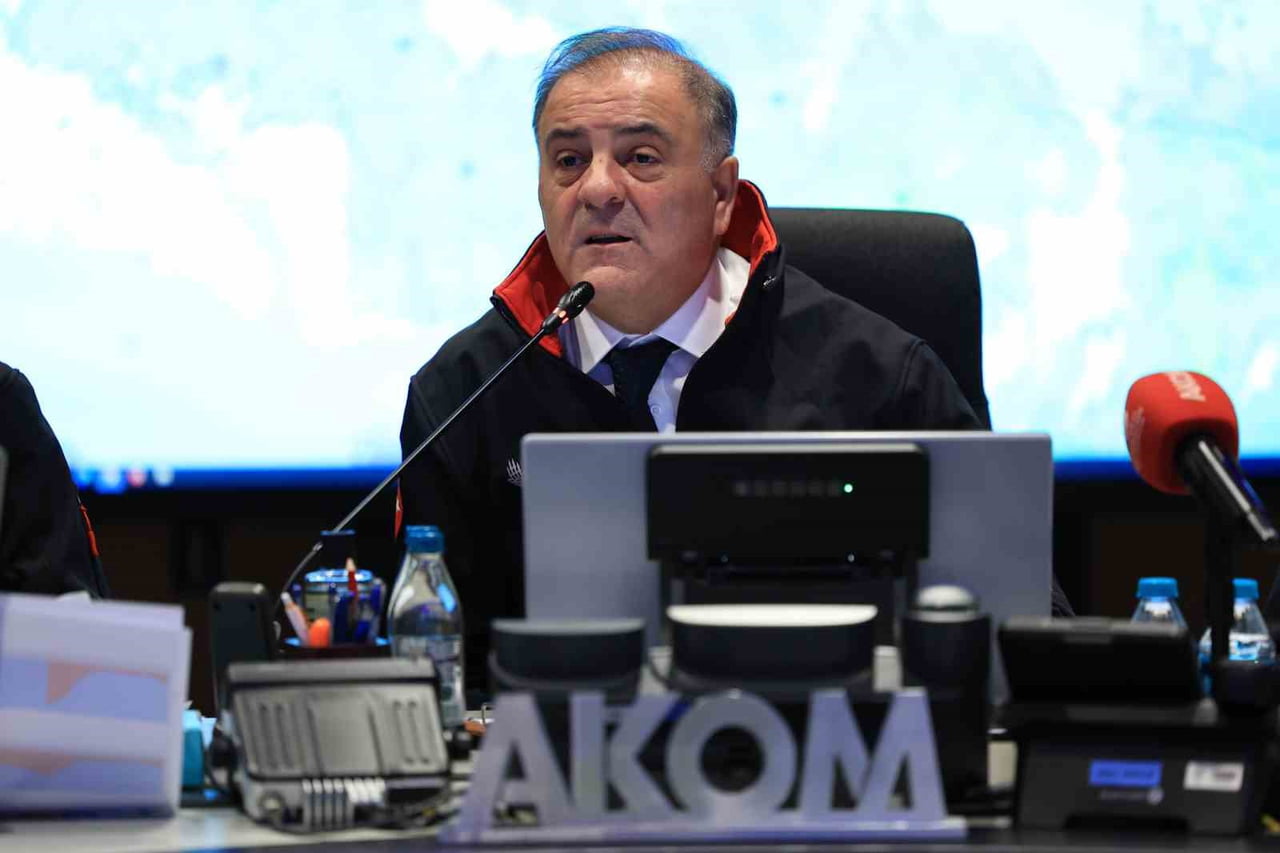 İSTANBUL BÜYÜKŞEHİR BELEDİYESİ(İBB) BAŞKANVEKİLİ NURİ ASLAN, İSTANBUL'DA ETKİLİ OLAN KAR YAĞIŞINA...