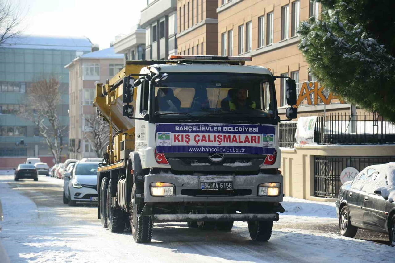 İSTANBUL’DA ETKİLİ OLAN KAR YAĞIŞIYLA BİRLİKTE BAHÇELİEVLER BELEDİYESİ, DAHA ÖNCE TAMAMLADIĞI...