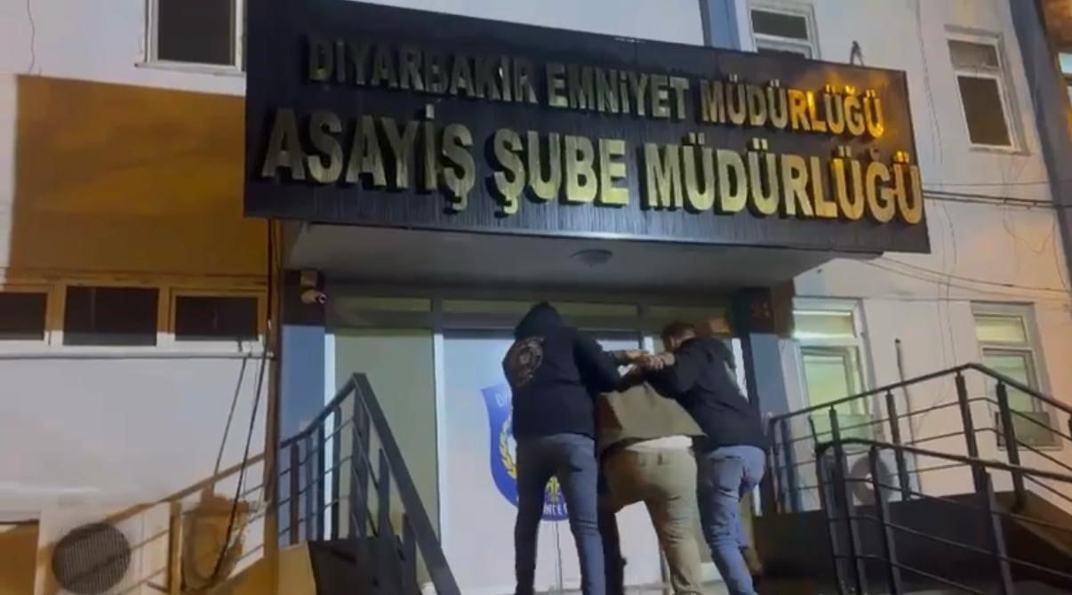 İSTANBUL GÜNGÖREN'DE BIÇAKLANARAK HAYATINI KAYBEDEN 17 YAŞINDAKİ ATLAS ÇAĞLAYAN'IN AİLESİNİ TEHDİT...