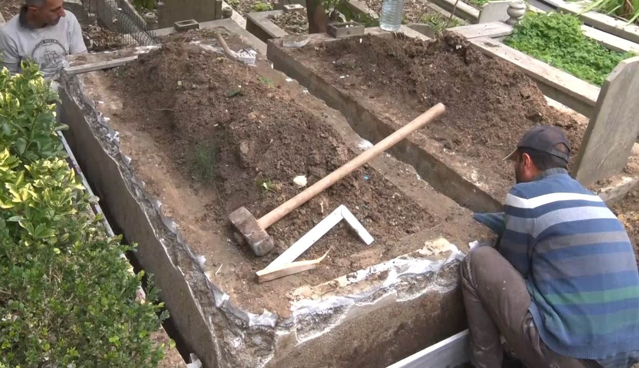 İSTANBUL GÜNGÖREN’DE BIÇAKLANARAK ÖLDÜRÜLEN 17 YAŞINDAKİ ATLAS ÇAĞLAYAN’IN MEZARI...