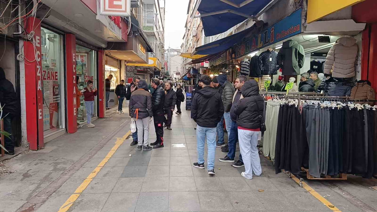 İSTANBUL KÜÇÜKÇEKMECE’DE 6 KATLI BİR BİNADA HENÜZ BELİRLENEMEYEN BİR NEDENLE YANGIN ÇIKTI. 1 HAFTA...
