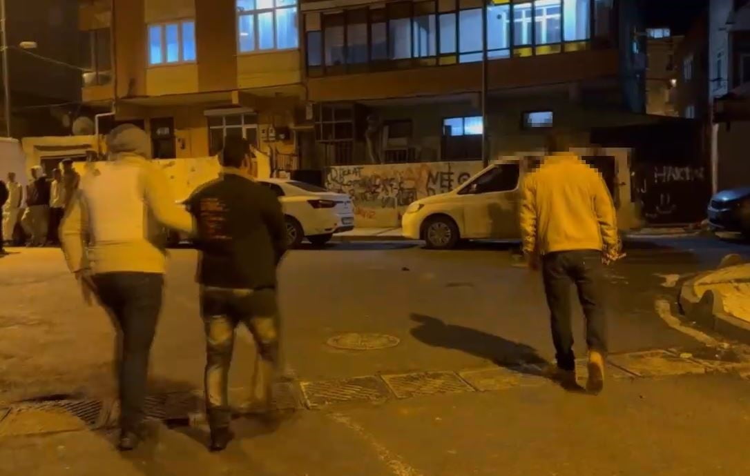 İSTANBUL SİLİVRİ'DE UYUŞTURUCU TİCARETİ YAPAN ŞAHISLAR POLİS EKİPLERİ TARAFINDAN...