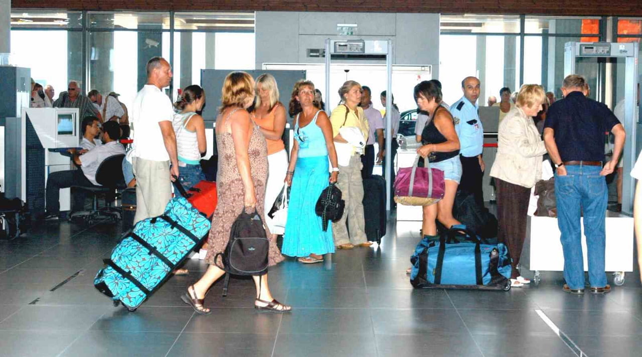 İSTANBUL VE ANTALYA'DAN SONRA EN FAZLA YABANCI TURİSTİN ZİYARET ETTİĞİ MUĞLA'YA, 2025 YILINDA 2024...