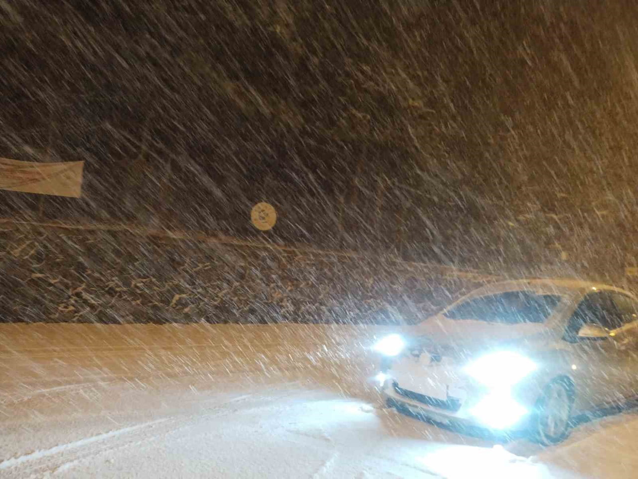 İSTANBUL YENİ YILA KAR YAĞIŞI İLE GİRDİ