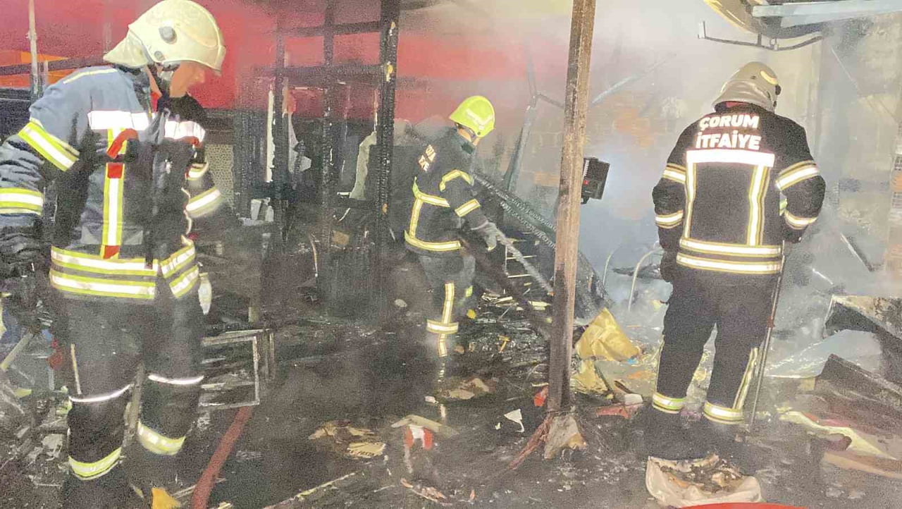 İTFAİYE EKİPLERİNİN OLAY YERİNDE MÜDAHALESİ