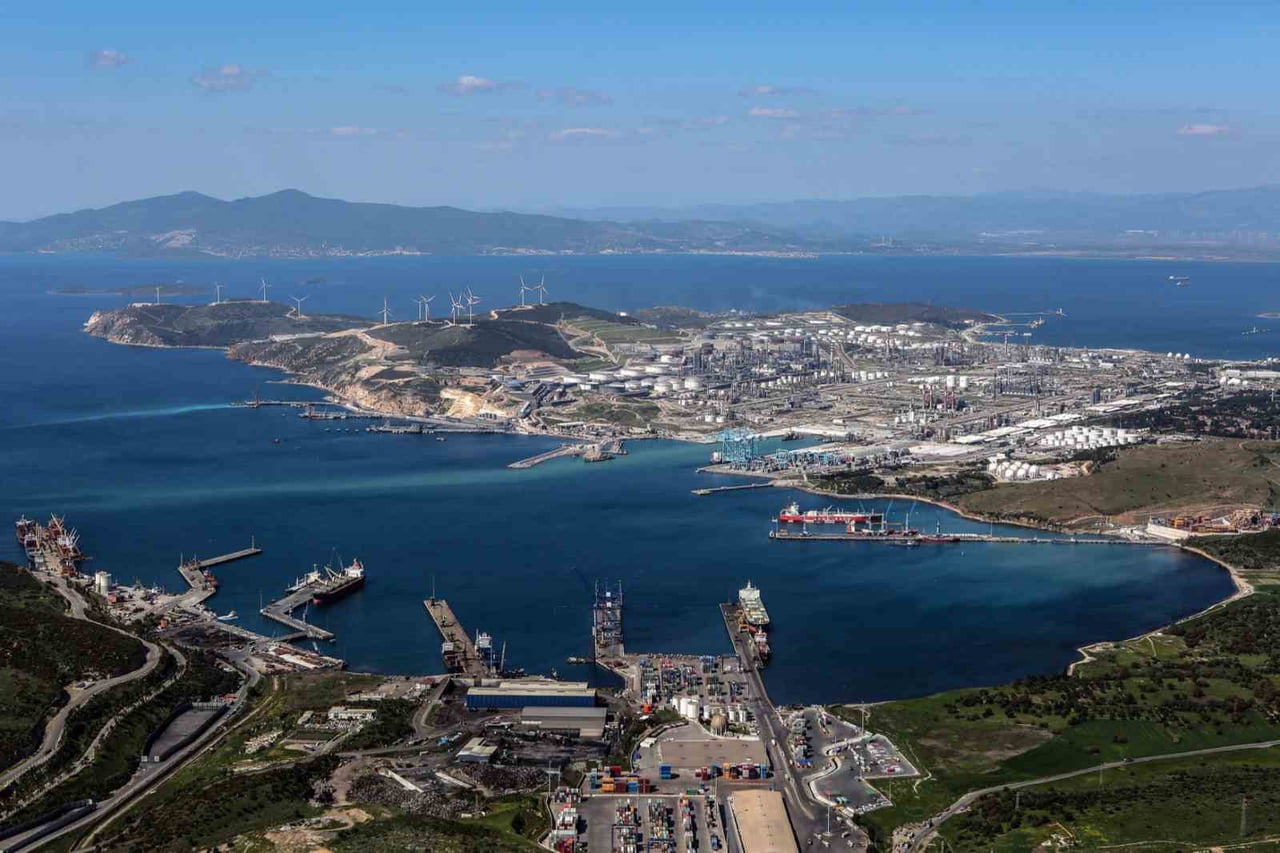 İZMİR'İN ALİAĞA İLÇESİ ÇOK SEKTÖRLÜ EKONOMİK YAPISI SAYESİNDE 2025 YILINDA DA GİRİŞİMCİLİK...