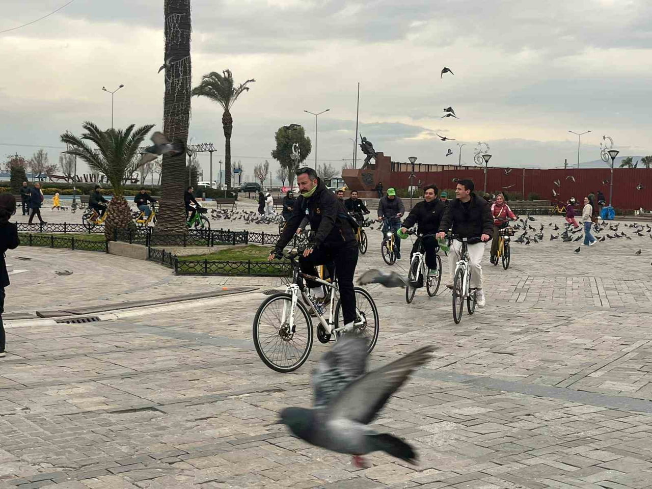 İZMİR DEMOKRASİ ÜNİVERSİTESİ TIP FAKÜLTESİ VE İZMİR İL SAĞLIK MÜDÜRLÜĞÜ İŞ BİRLİĞİYLE "SERVİKS...