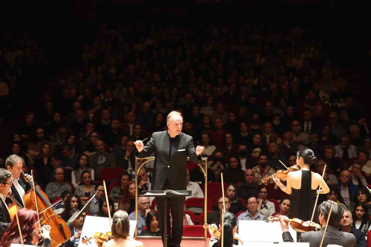 İZMİR DEVLET SENFONİ ORKESTRASI İKİ BÜYÜK YETENEĞİ BULUŞTURDU