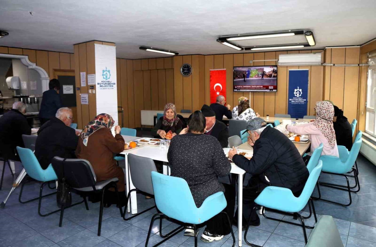 İZMİT'TE BULUNAN KONAKLAMA MERKEZİ, İL DIŞINDAN KENTE TEDAVİ AMACIYLA GELEN HASTA VE YAKINLARINA...