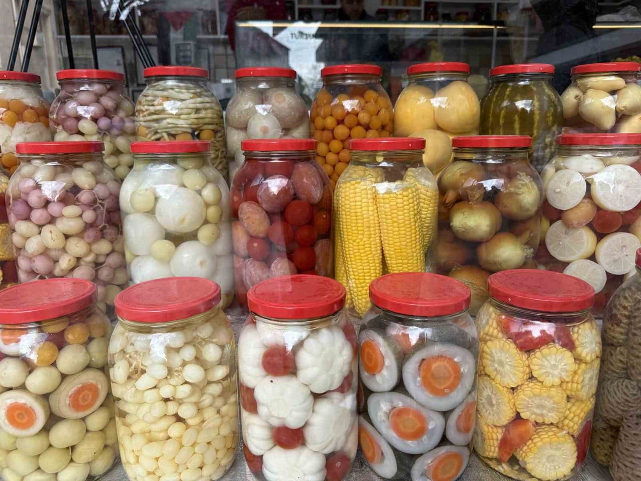 İZMİT İLÇESİNDE DEDEDEN TORUNA GEÇEN GELENEĞİN ÜÇÜNCÜ KUŞAK TEMSİLCİSİ OLAN 40 YAŞINDAKİ CENK...