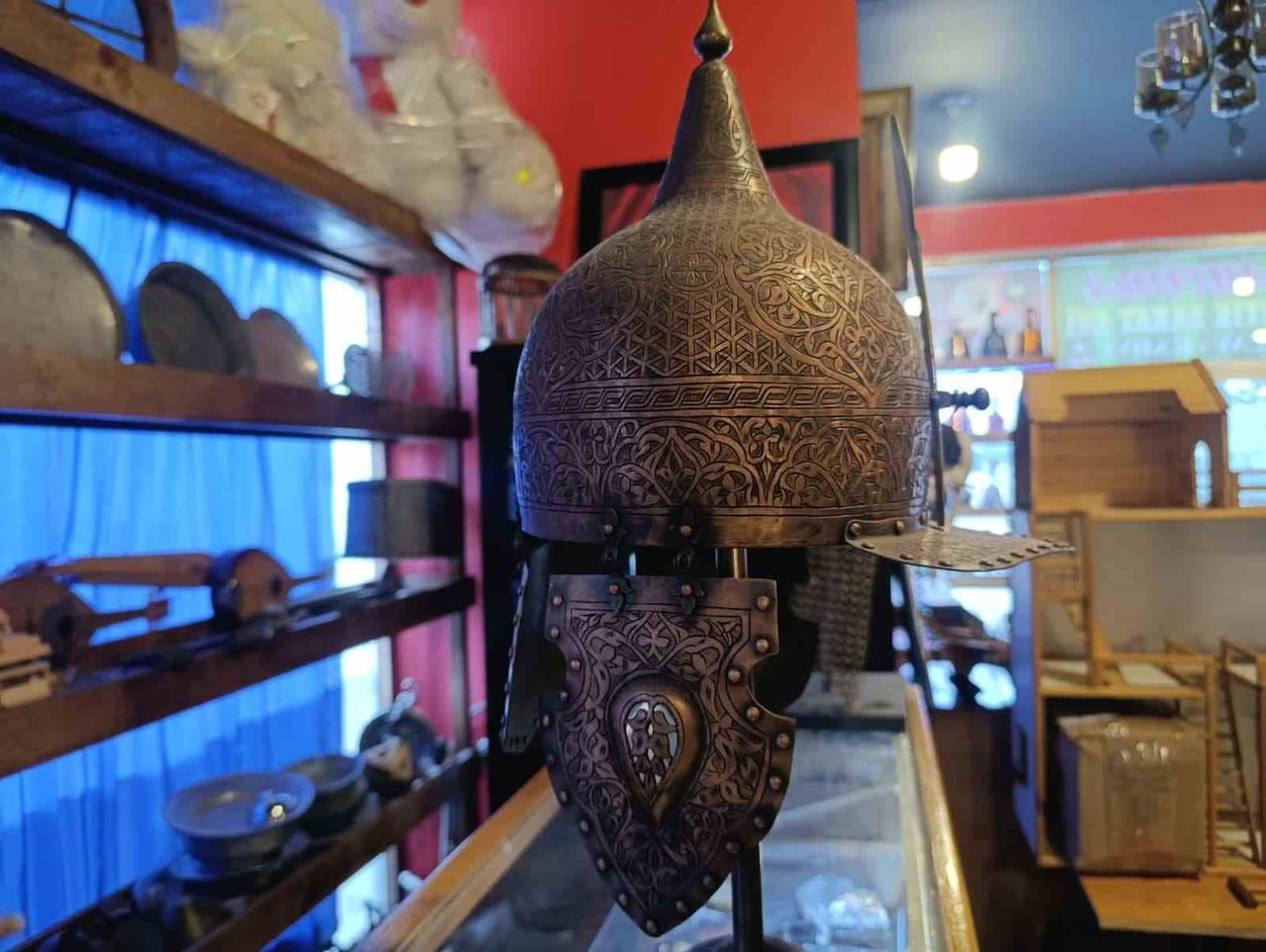 KAHRAMANMARAŞ'TA GEÇMİŞİN İZLERİNİ BUGÜNE TAŞIYAN ANTİKA DÜKKÂNI, KENTİN KÜLTÜREL HAFIZASINA KATKI...