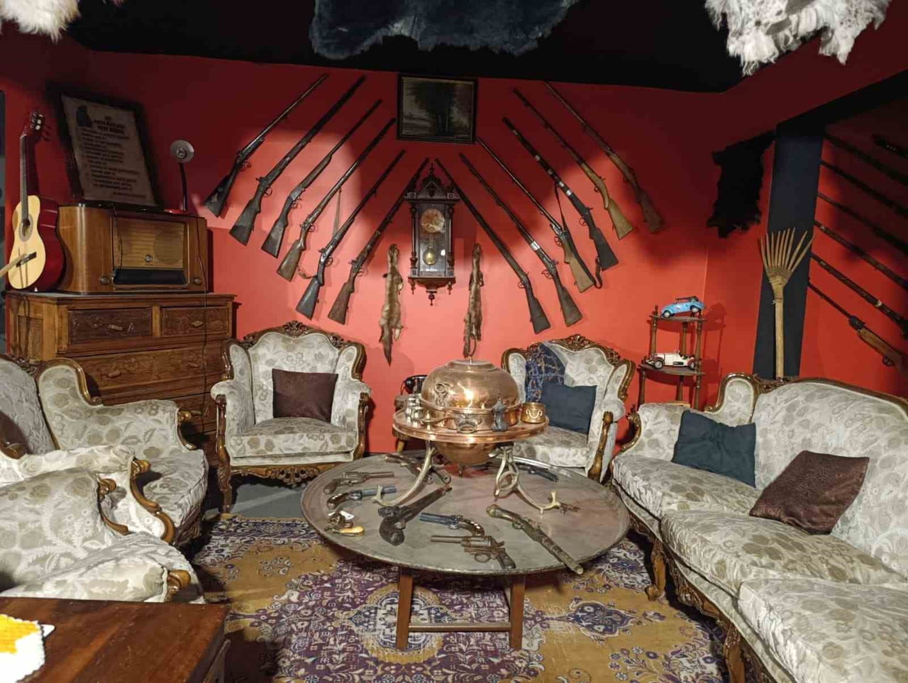 KAHRAMANMARAŞ'TA GEÇMİŞİN İZLERİNİ BUGÜNE TAŞIYAN ANTİKA DÜKKÂNI, KENTİN KÜLTÜREL HAFIZASINA KATKI...