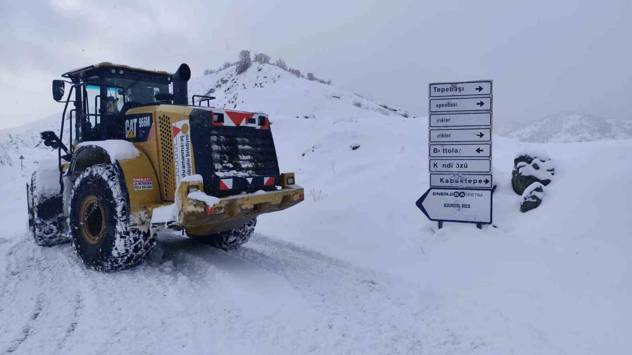 KAHRAMANMARAŞ BÜYÜKŞEHİR BELEDİYESİ, ŞEHRİN KUZEY İLÇELERİNDE ETKİSİNİ SÜRDÜREN YOĞUN KAR...