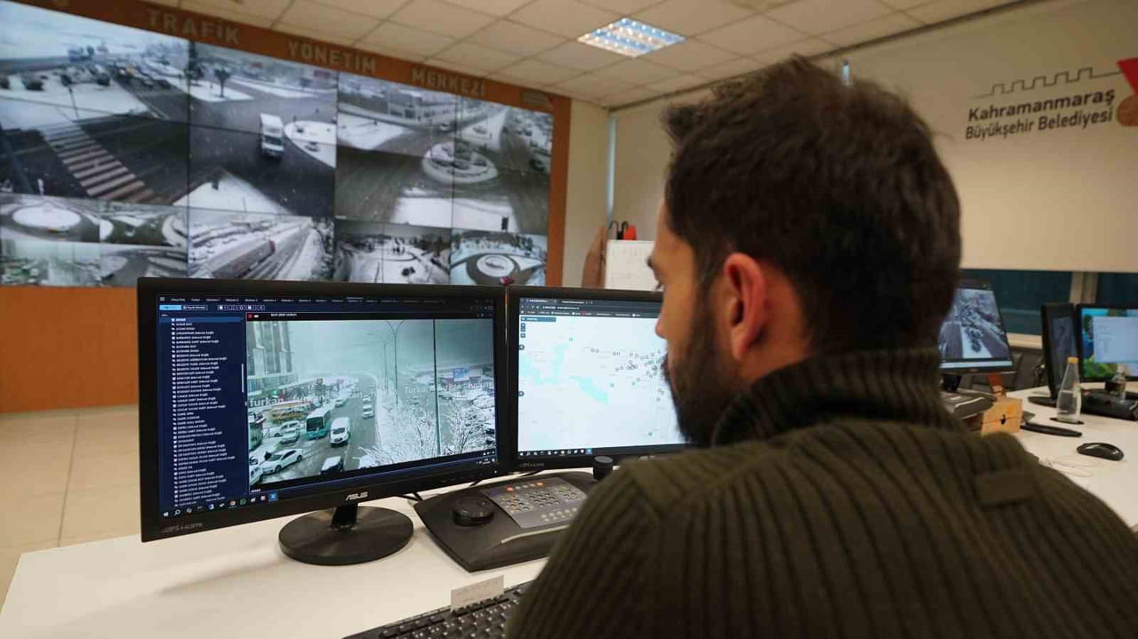 KAHRAMANMARAŞ BÜYÜKŞEHİR BELEDİYESİ TRAFİK YÖNETİM MERKEZİ, 11 İLÇEDE BULUNAN 264 KAMERAYLA YOL...