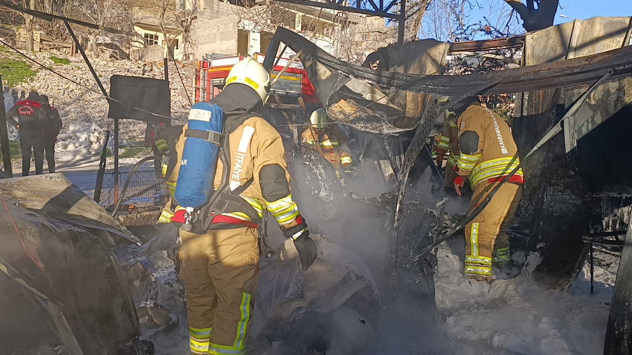 KAHRAMANMARAŞ’IN ONİKİŞUBAT İLÇESİNDE KONTEYNER ÇARŞIDA ÇIKAN YANGIN BÜYÜK ÇAPTA MADDİ HASARA...