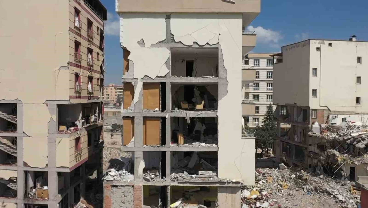 KAHRAMANMARAŞ MERKEZLİ 6 ŞUBAT DEPREMLERİNDE BÜYÜK YIKIM VE DERİN ACILARIN YAŞANDIĞI GAZİANTEP'İN...