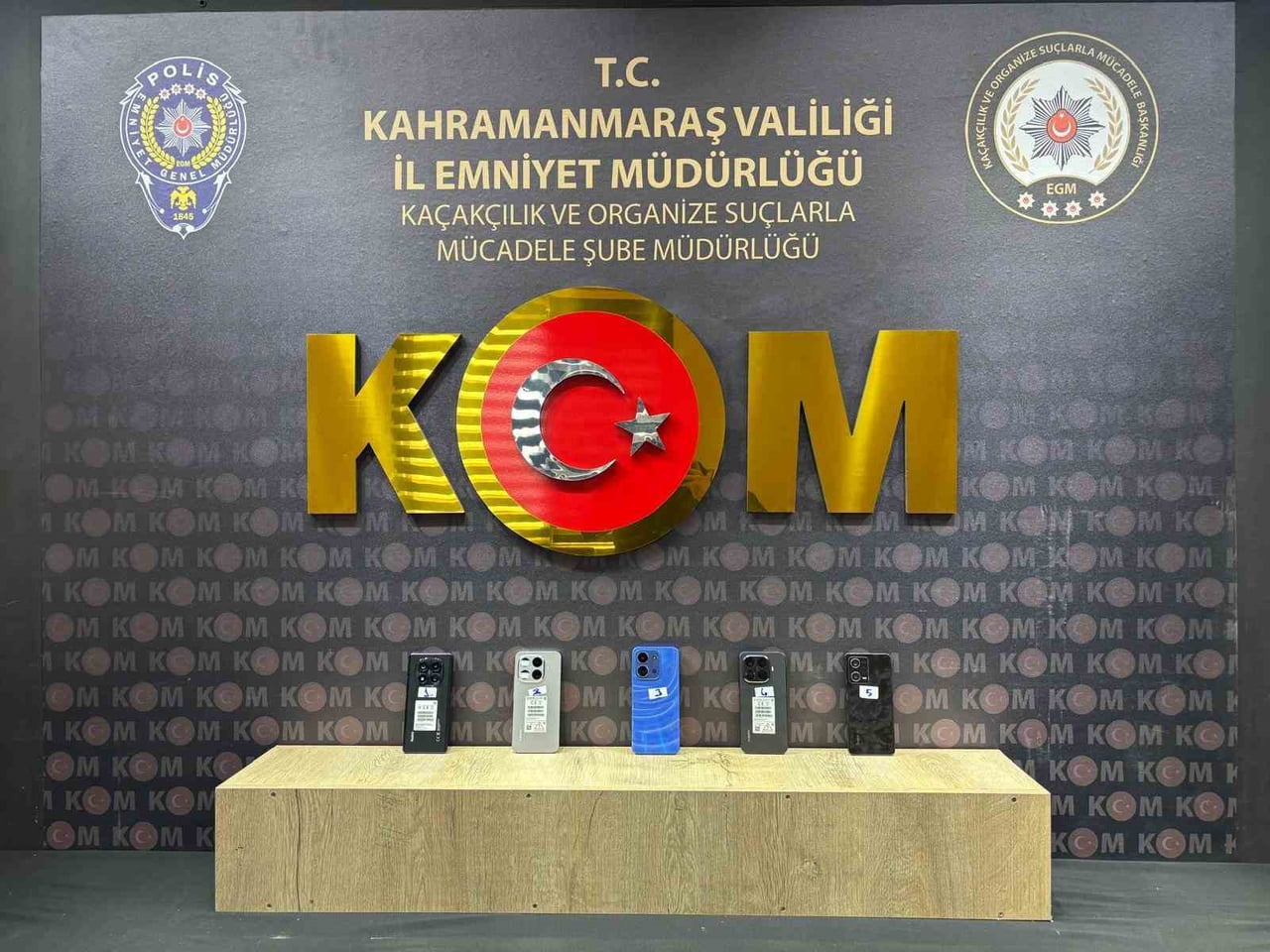 KAHRAMANMARAŞ’TA 401,45 GRAM BONZAİ MADDESİ, 2,05 GRAM BONZAİ HAMMADDESİ ELE GEÇİRİLDİ.