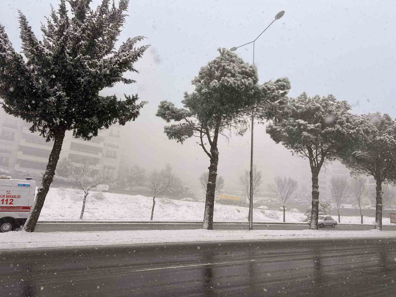 KAHRAMANMARAŞ’TA ETKİLİ OLAN YOĞUN KAR YAĞIŞI VE OLUMSUZ HAVA KOŞULLARI NEDENİYLE BİRÇOK İLÇEDE...