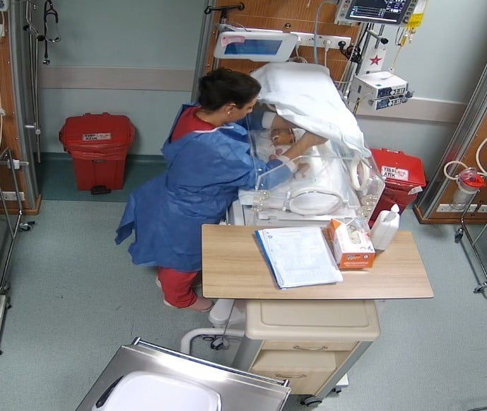 KAHRAMANMARAŞ’TA HASTANEDE TEDAVİ GÖREN 5 GÜNLÜK BEBEĞE ŞİDDET UYGULADIĞI İDDİASIYLA HAKKINDA...