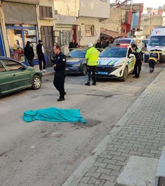 KAHRAMANMARAŞ’TA SOKAKTAN KOŞARAK ÇIKAN 6 YAŞINDAKİ M.D. KAMYONETİN ÇARPMASI SONUCU OLAY YERİNDE...