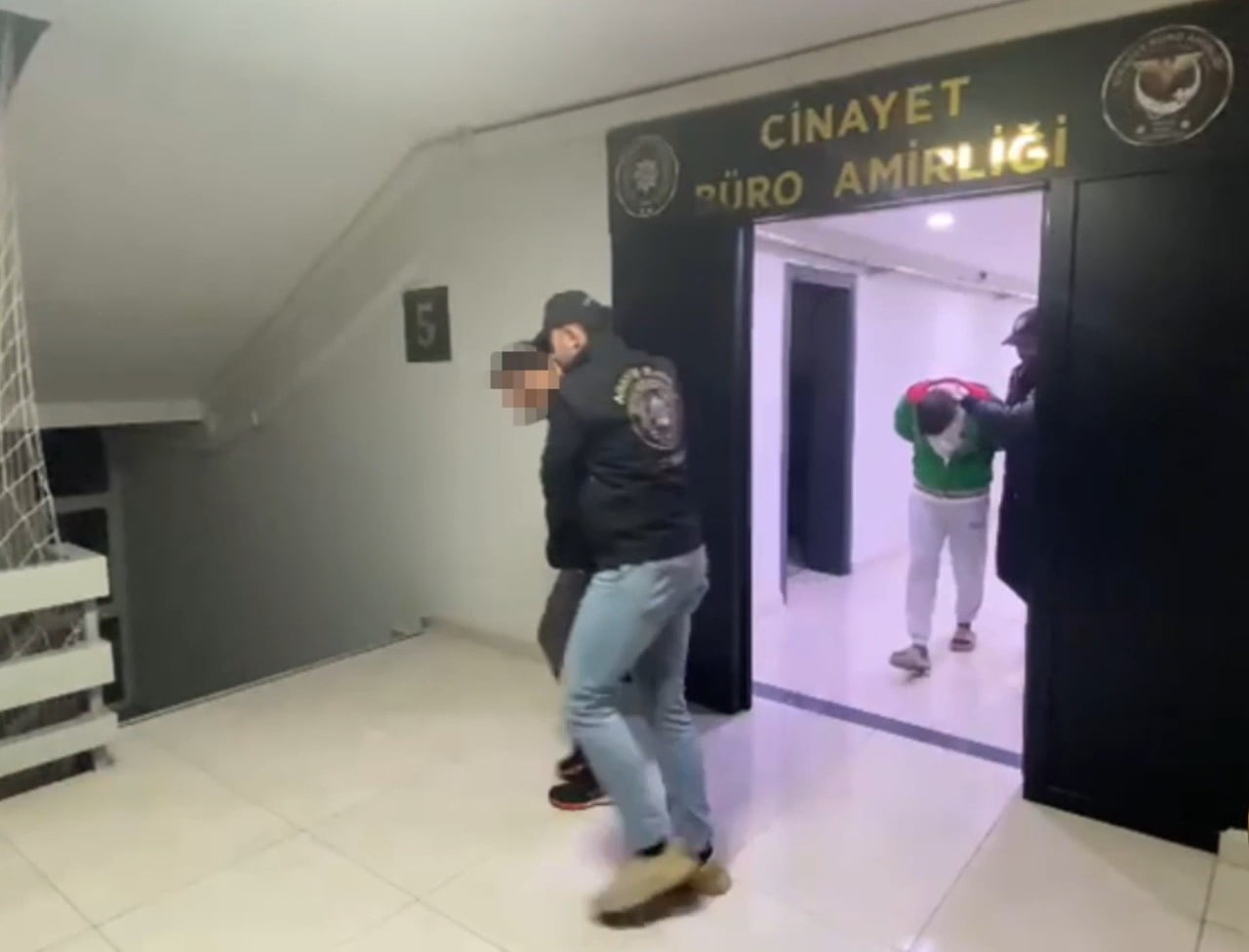 KAN LEKESİ, ANNESİNİ ÖLDÜREN ZANLIYI ELE VERDİ