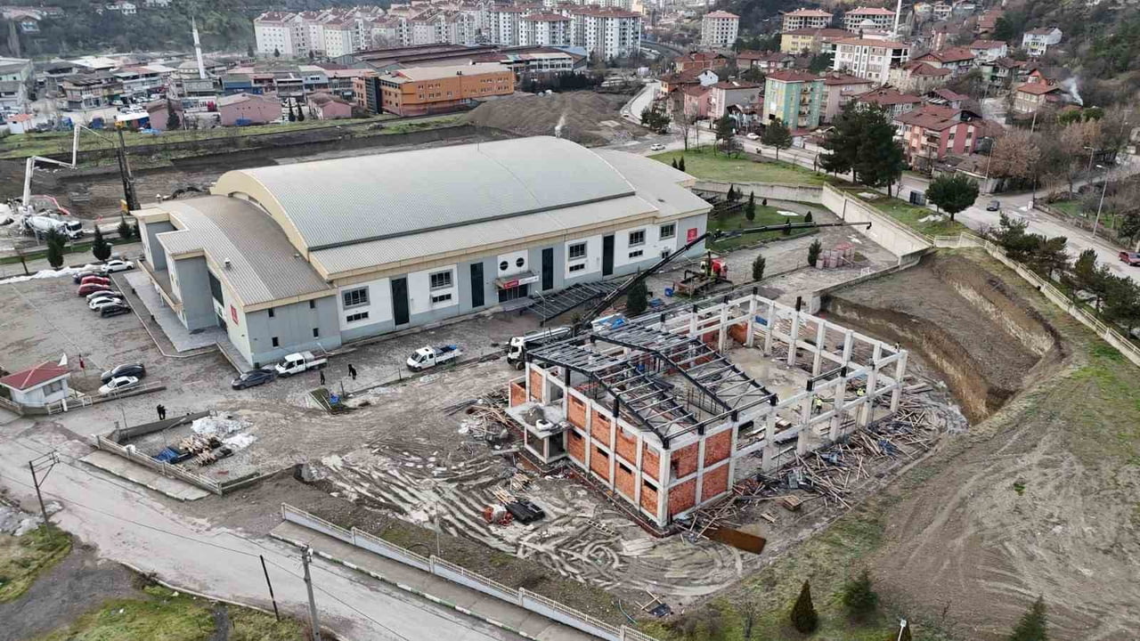 KARABÜK'TE SPOR ALTYAPISINI GÜÇLENDİRECEK ÖNEMLİ BİR YATIRIM DAHA HAYATA GEÇİRİLİYOR. MERKEZE...