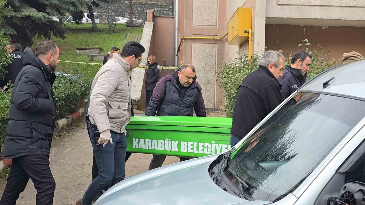 KARABÜK’TE BİR APARTMANIN 5. KATINDAKİ DAİREDEN DÜŞEN YAŞLI KADIN YAŞAMINI YİTİRDİ.
