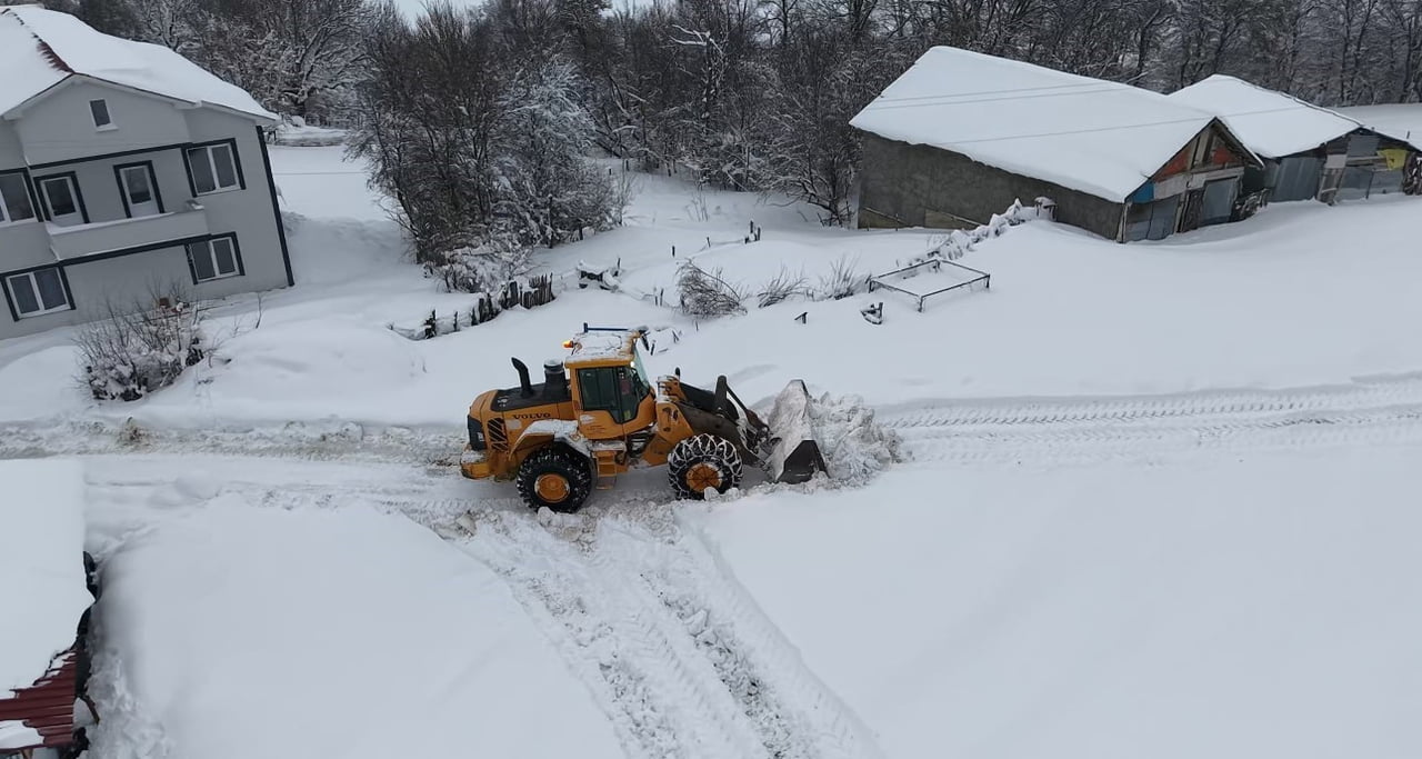 KARABÜK’TE ETKİLİ OLAN KAR YAĞIŞI SONRASI KAPANAN 144 KÖY YOLUNDAN 123’Ü EKİPLERİN YOĞUN...