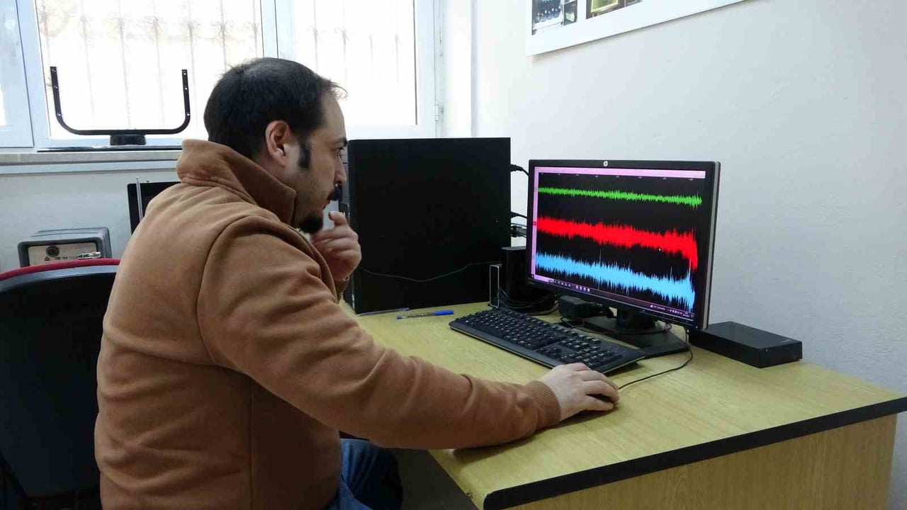 KARADENİZ TEKNİK ÜNİVERSİTESİ (KTÜ) JEOFİZİK MÜHENDİSLİĞİ BÖLÜMÜ SİSMOLOJİ ANA BİLİM DALI ÖĞRETİM...