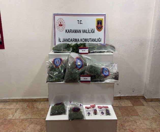 KARAMAN'DA JANDARMANIN YAPTIĞI UYGULAMALARDA EL YAPIMI DİNAMİTLER İLE KAÇAN TÜTÜN VE UYUŞTURUCULAR...