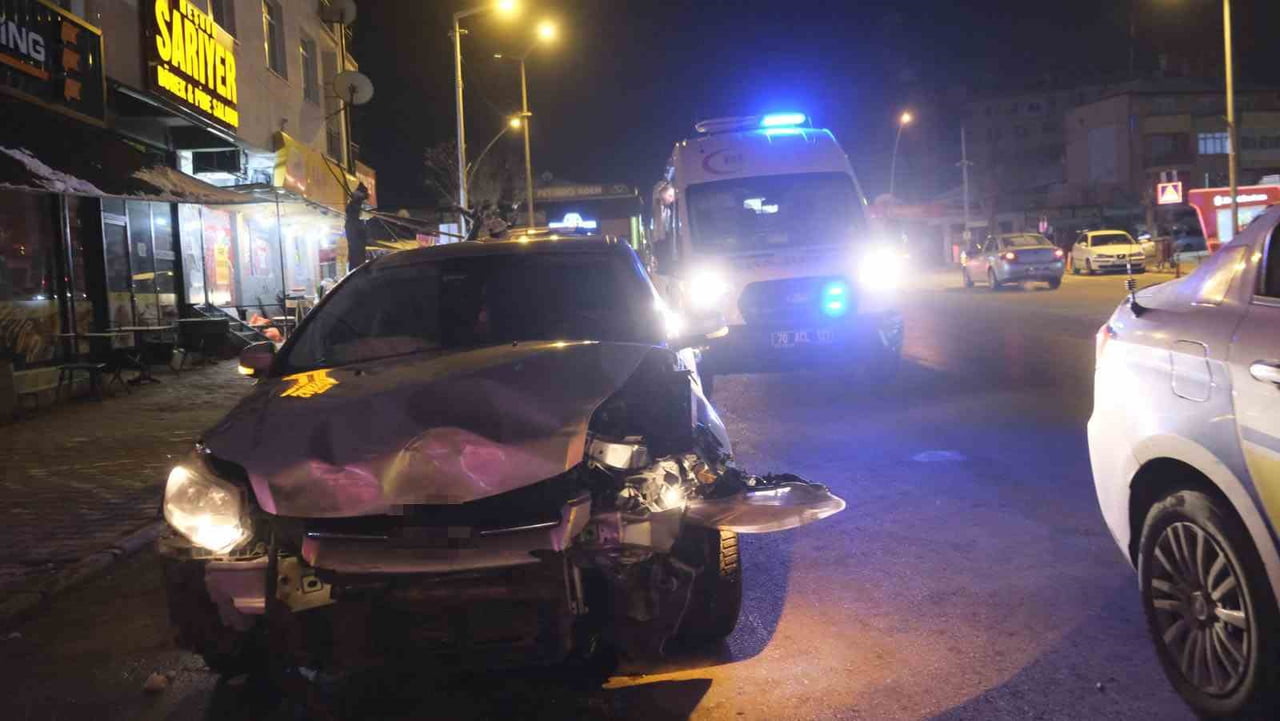 KARAMAN’DA İKİ OTOMOBİLİN ÇARPIŞMASI SONUCU MEYDANA GELEN TRAFİK KAZASINDA 1 KİŞİ...