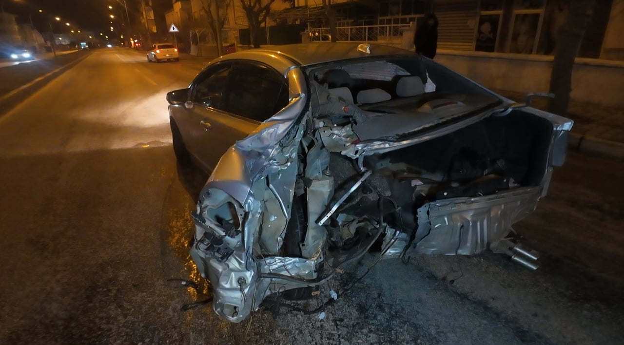 KARAMAN’DA KONTROLDEN ÇIKAN BİR OTOMOBİLİN DEFALARCA DÖNEREK SAVRULDUĞU KAZADA 2 KİŞİ...