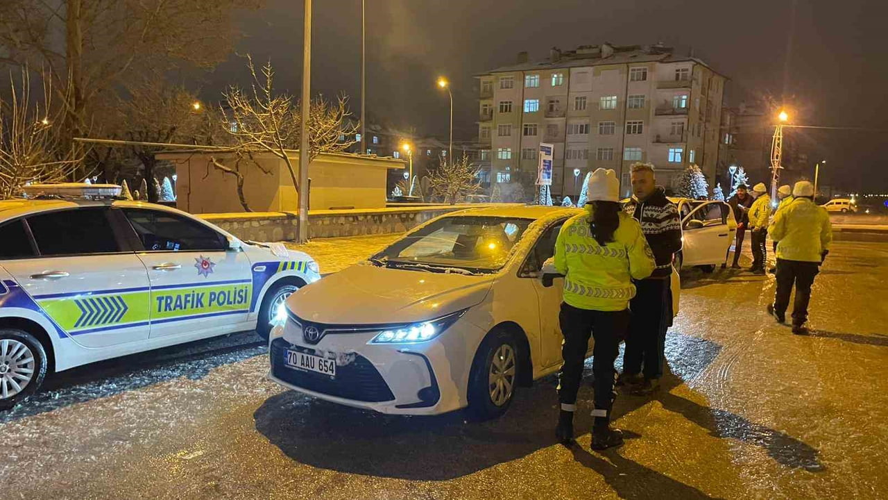 KARAMAN’DA YENİ YILDA ALKOLLÜ ARAÇ KULLANAN VE KURAL İHLALİ YAPAN 64 SÜRÜCÜYE TOPLAM 620 BİN LİRA...