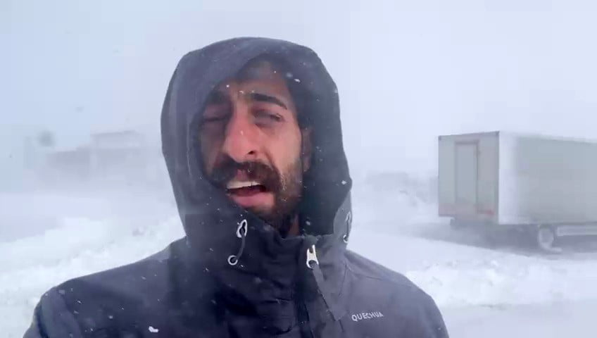 KARAYAZI İLÇESİNDE ETKİLİ OLAN FIRTINA HAYATI OLUMSUZ ETKİLİYOR.