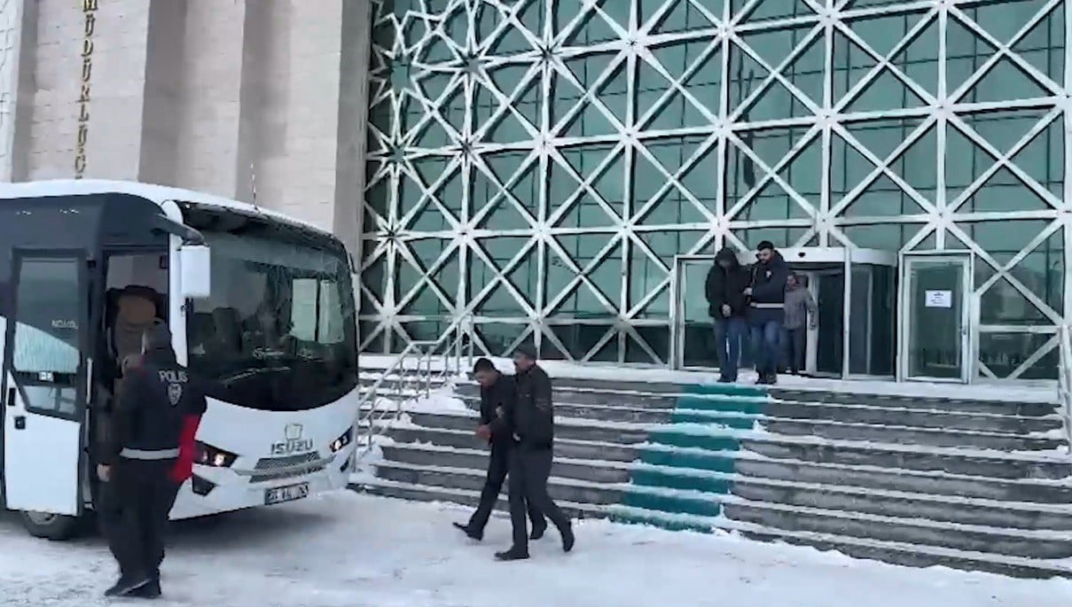 KARS İL EMNİYET MÜDÜRLÜĞÜNCE DÜZENLENEN FUHUŞ OPERASYONUNDA 20 ŞÜPHELİ GÖZALTINA ALINIRKEN, FUHŞA...