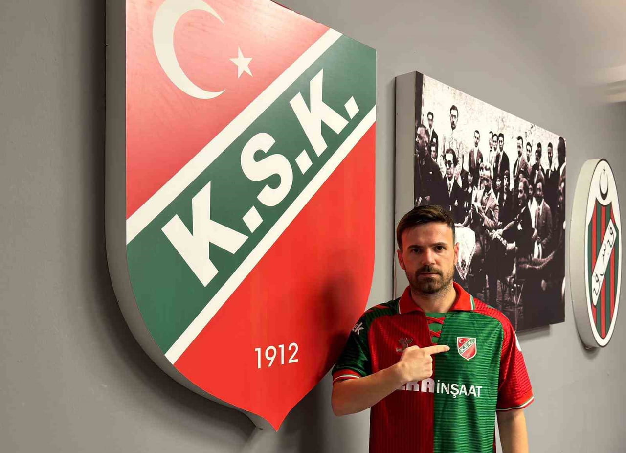 KARŞIYAKA, SON OLARAK BORNOVA 1877 FORMASI GİYEN 1998 DOĞUMLU ORTA SAHA OYUNCUSU MURAT ARSLAN’I...