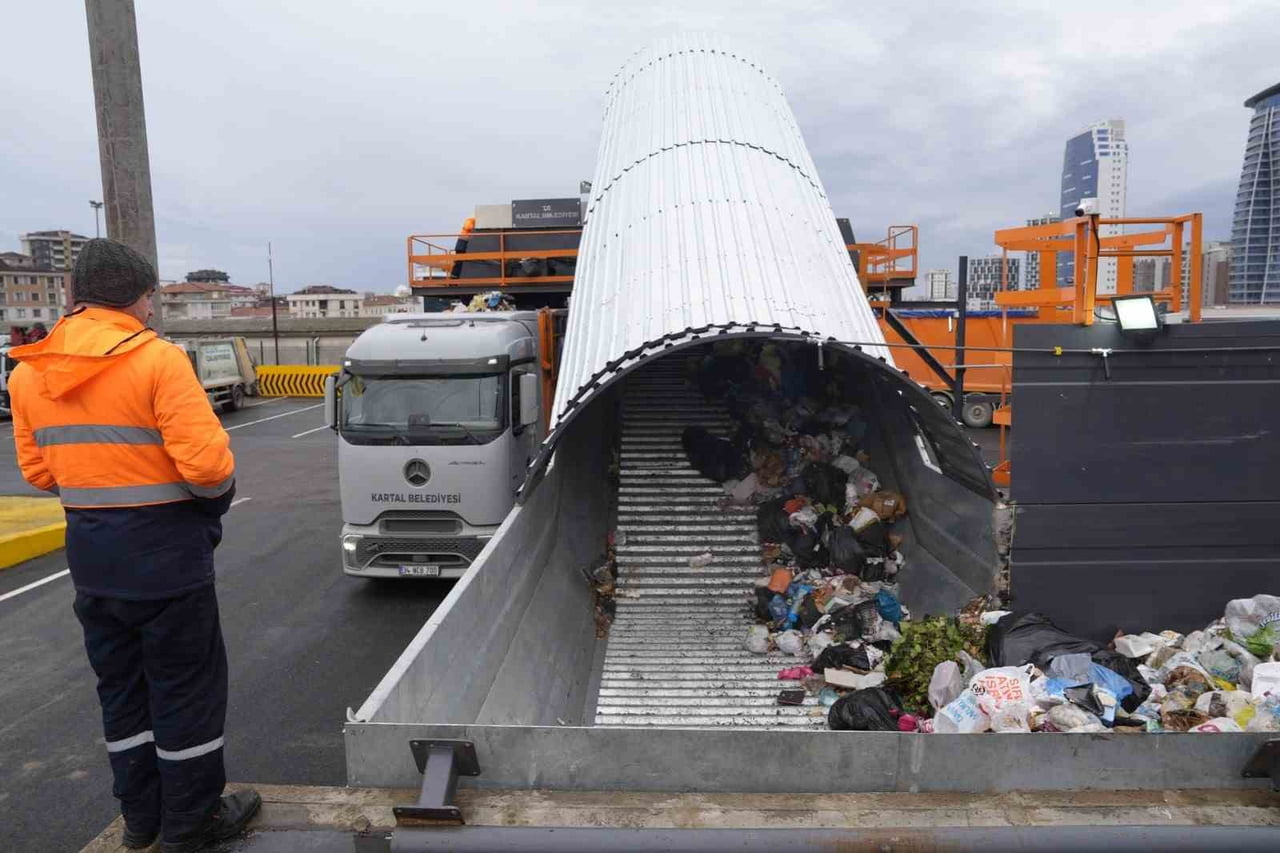 KARTAL BELEDİYESİ TARAFINDAN, İLÇEDE HER GÜN ORTAYA ÇIKAN ORTALAMA 500 TON CİVARINDAKİ ÇÖP VE...