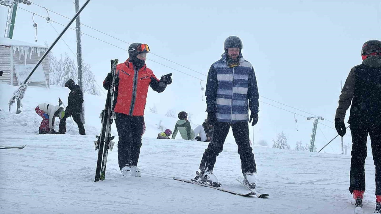 KARTALKAYA KAYAK MERKEZİ'NDE SÖMESTİR TATİLİ ÖNCESİ HAREKETLİLİK BAŞLADI. KAR KALINLIĞININ 2...