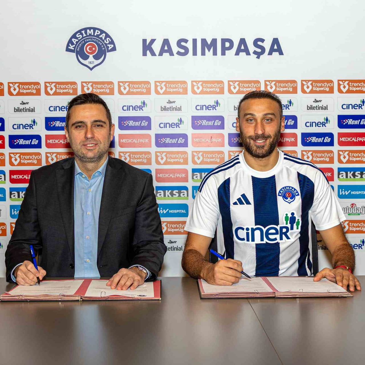 KASIMPAŞA SON OLARAK FENERBAHÇE'DE FORMA GİYEN GOLCÜ FUTBOLCU CENK TOSUN'U KADROSUNA KATTIĞINI...